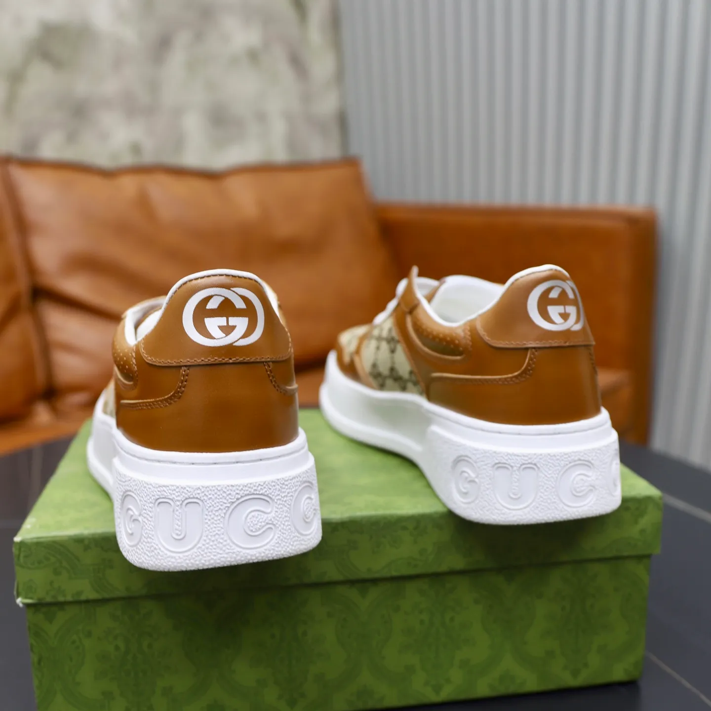 Men's shoes: 400💰🙅‍♂️🙅‍♂️🙅‍♂️ Brand: GUCCI Standard code: 38-44 (45 customized) Grade: Same as the official website Material: Original leather splicing brand cloth Comfortable and breathable sheepskin lining Lightweight wear-resistant outsole Style category: Men's fashion casual shoes Sports shoes Distinguished luxury brand elements Top luxury Color: actual picture color